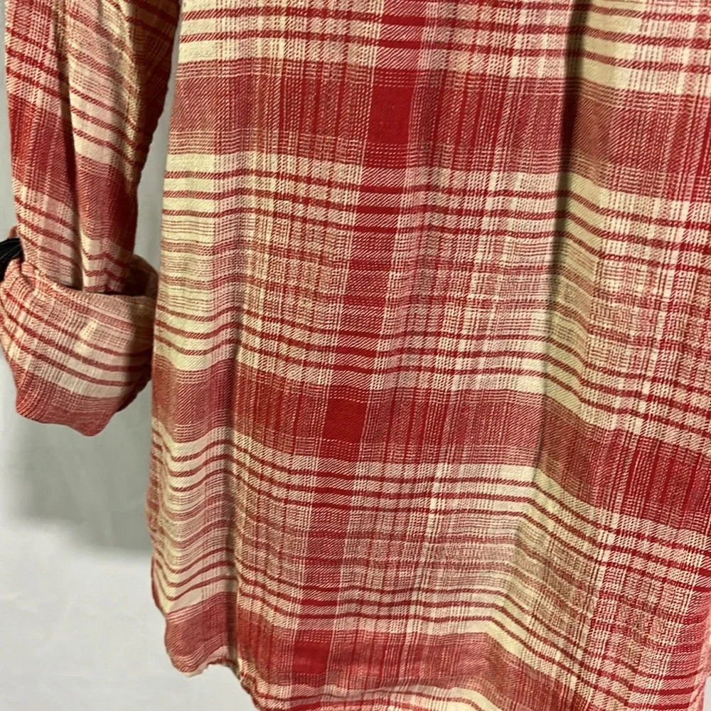 C&C California Chrysanthemum Red Mixed Plaid High Low Button Down Shirt - Picture 13 of 16